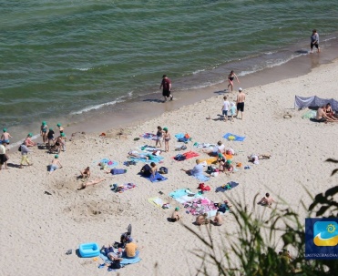 Plaża w Jastrzębiej G&oacute;rze widziana z klifu.